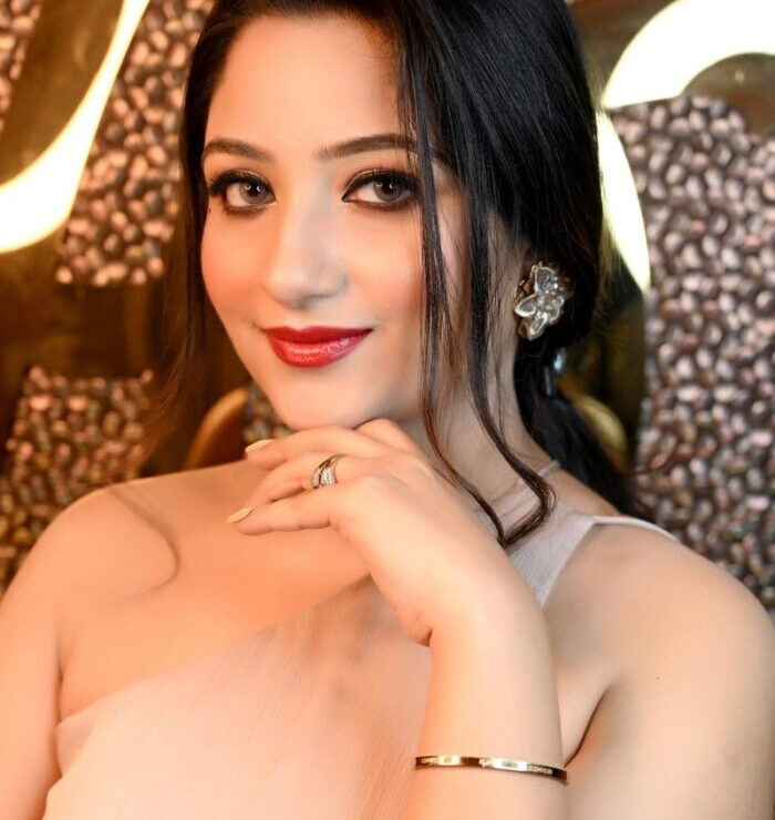 Kritika Dhall influencer
