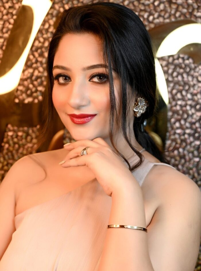 Kritika-Dhall-influencer Kritika Dhall influencer